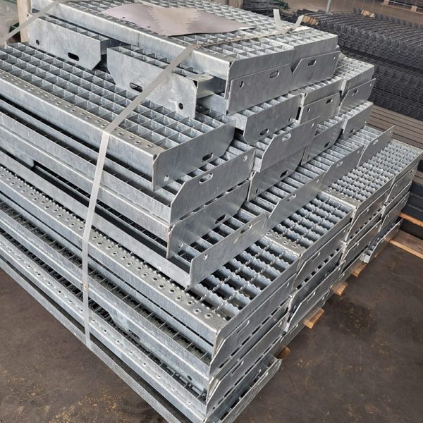 trepte de scări din oțel